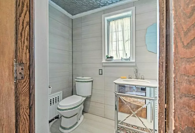 Large Hazleton Home W/ Hot Tub & Mountain Views!