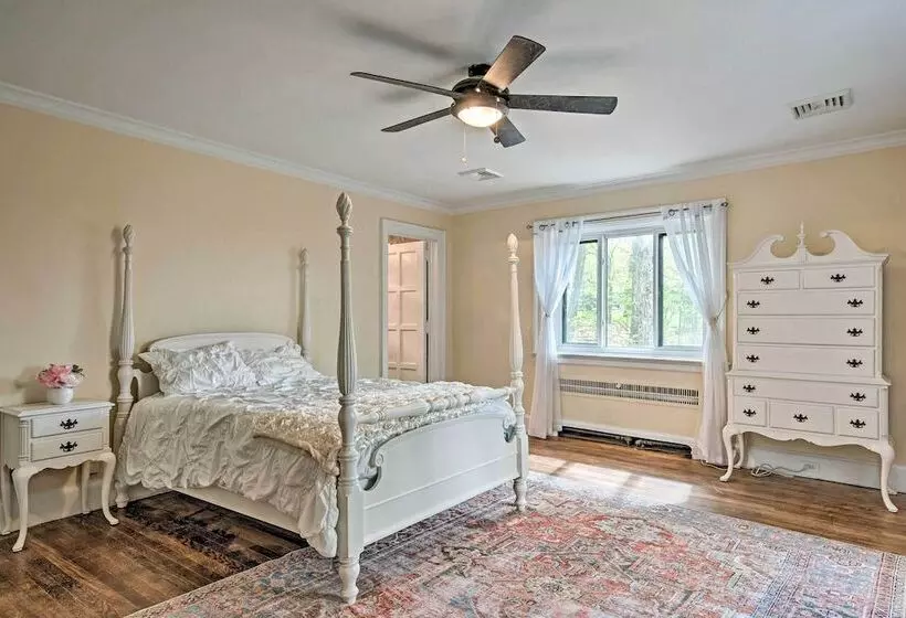 Large Hazleton Home W/ Hot Tub & Mountain Views!