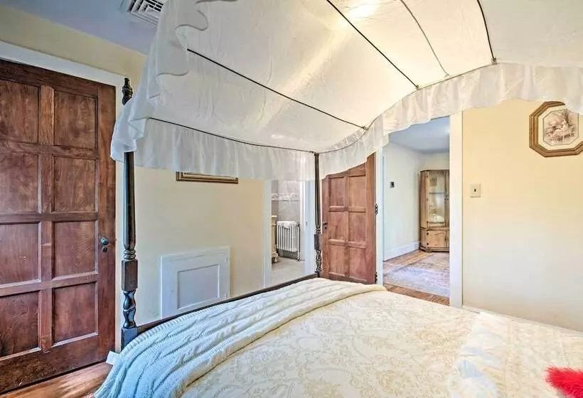 Large Hazleton Home W/ Hot Tub & Mountain Views!