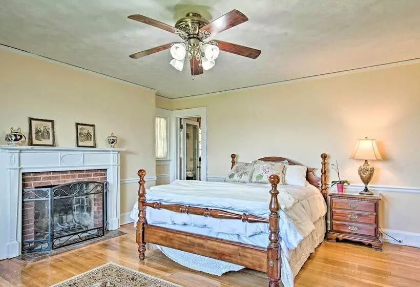 Large Hazleton Home W/ Hot Tub & Mountain Views!