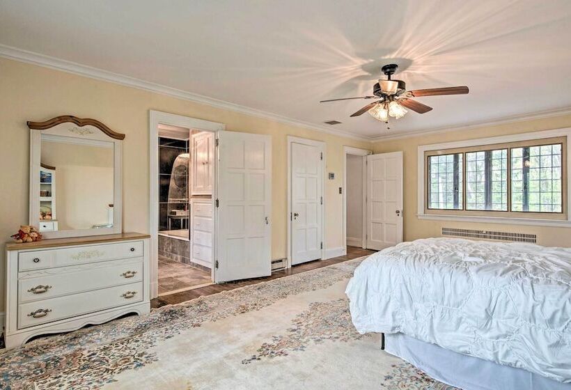 Large Hazleton Home W/ Hot Tub & Mountain Views!