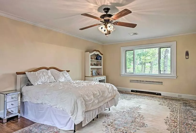 Large Hazleton Home W/ Hot Tub & Mountain Views!