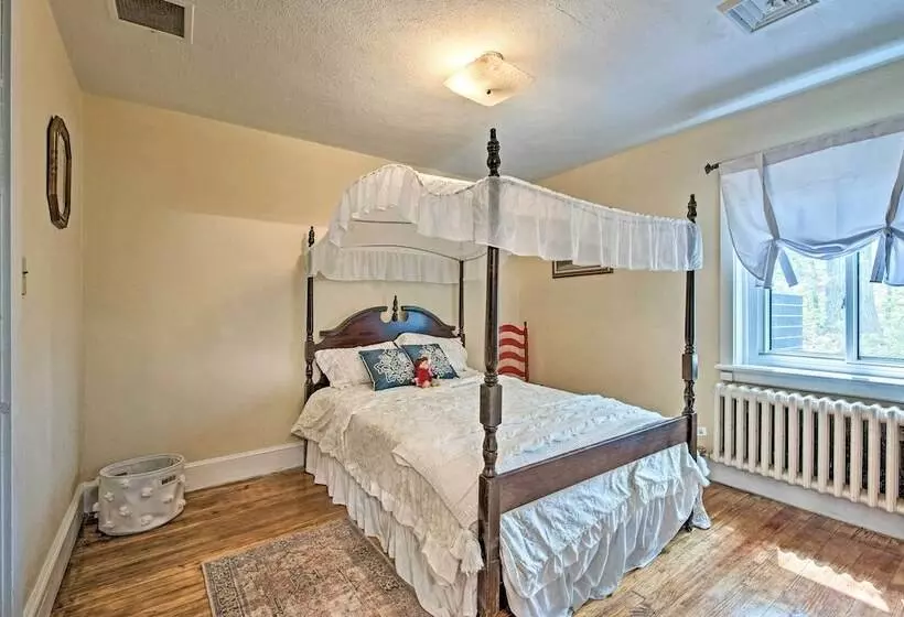 Large Hazleton Home W/ Hot Tub & Mountain Views!