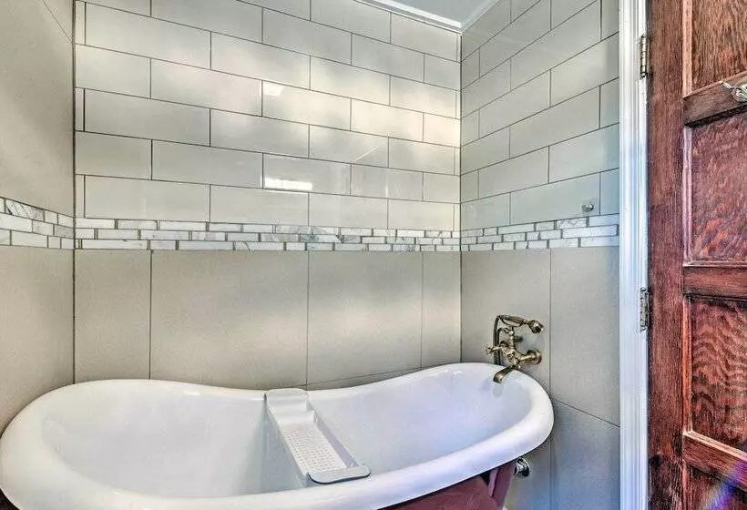 Large Hazleton Home W/ Hot Tub & Mountain Views!