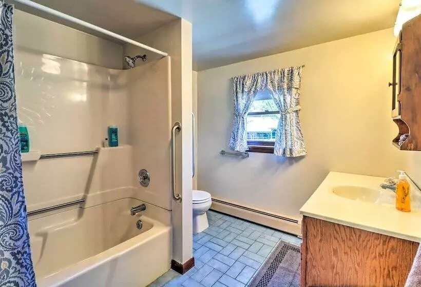 Lovely Mifflinburg Farmhouse   Multiple Decks