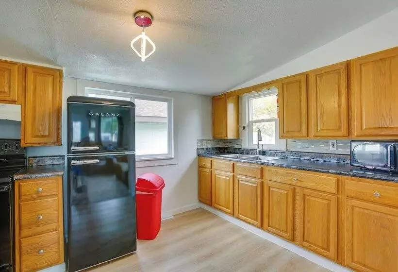 Manton Cottage ~ 34 Mi To Traverse City!