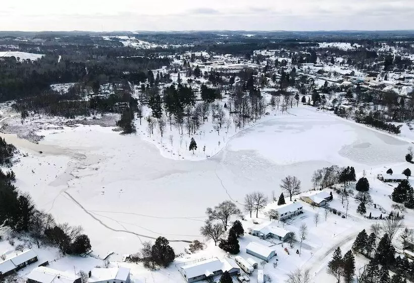 Manton Cottage ~ 34 Mi To Traverse City!