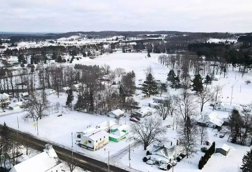 Manton Cottage ~ 34 Mi To Traverse City!