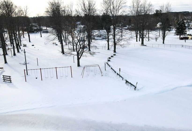 Manton Cottage ~ 34 Mi To Traverse City!