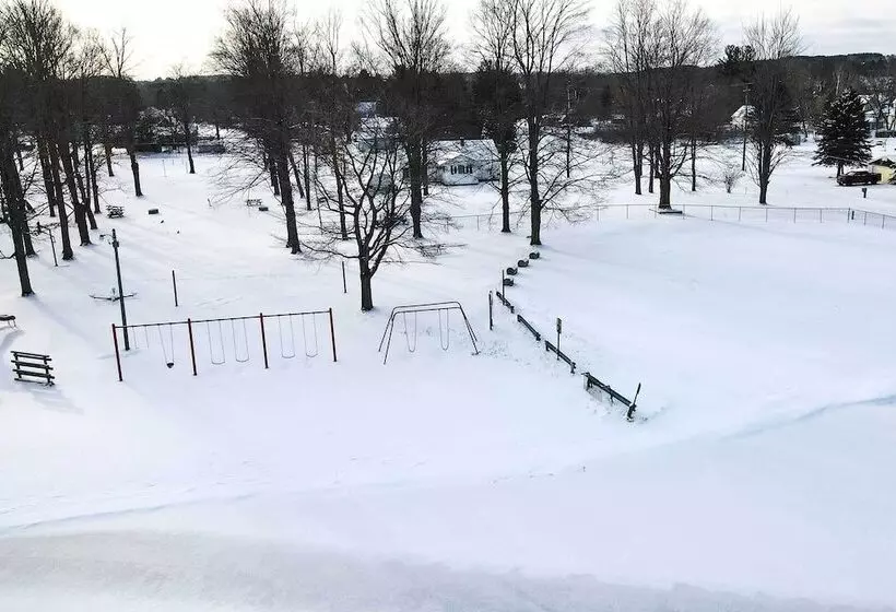 Manton Cottage ~ 34 Mi To Traverse City!