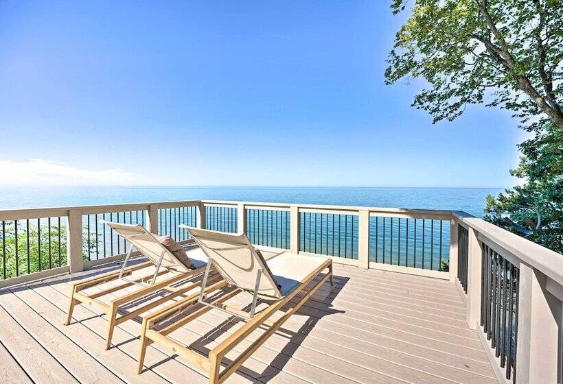 Modern Lake Michigan Home With 3 Lakefront Decks!