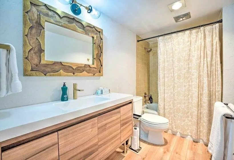 Modern Lake Michigan Home With 3 Lakefront Decks!