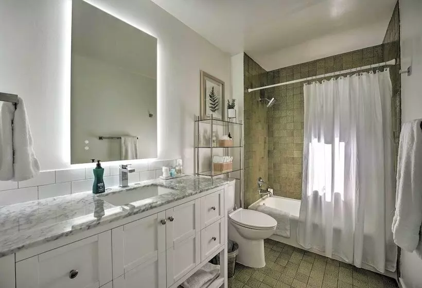 Modern Lake Michigan Home With 3 Lakefront Decks!