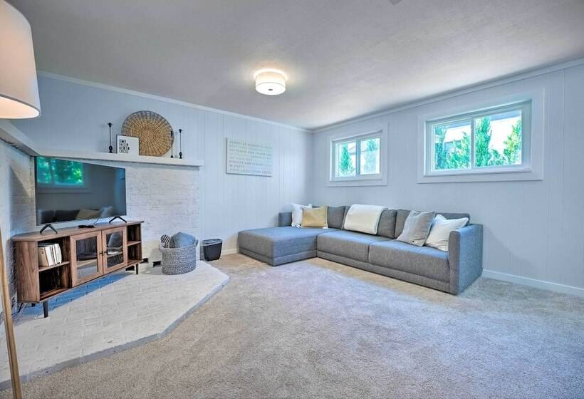 Modern Lake Michigan Home With 3 Lakefront Decks!