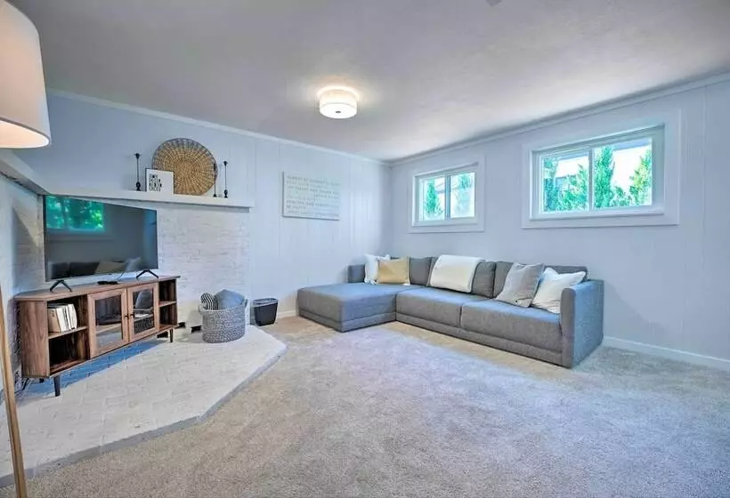 Modern Lake Michigan Home With 3 Lakefront Decks!