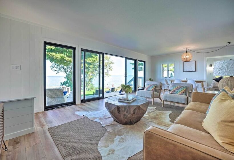 Modern Lake Michigan Home With 3 Lakefront Decks!