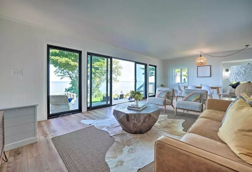 Modern Lake Michigan Home With 3 Lakefront Decks!