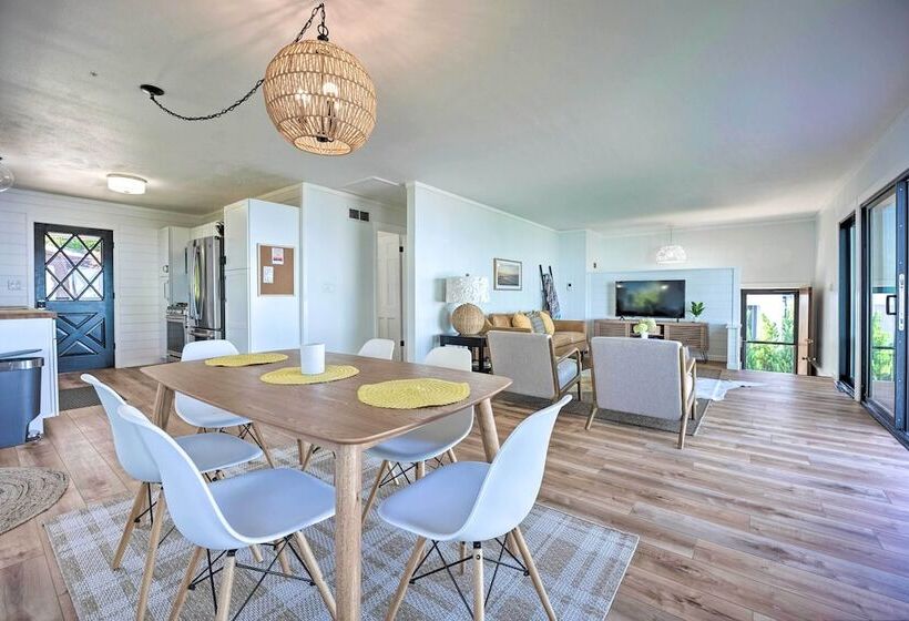 Modern Lake Michigan Home With 3 Lakefront Decks!