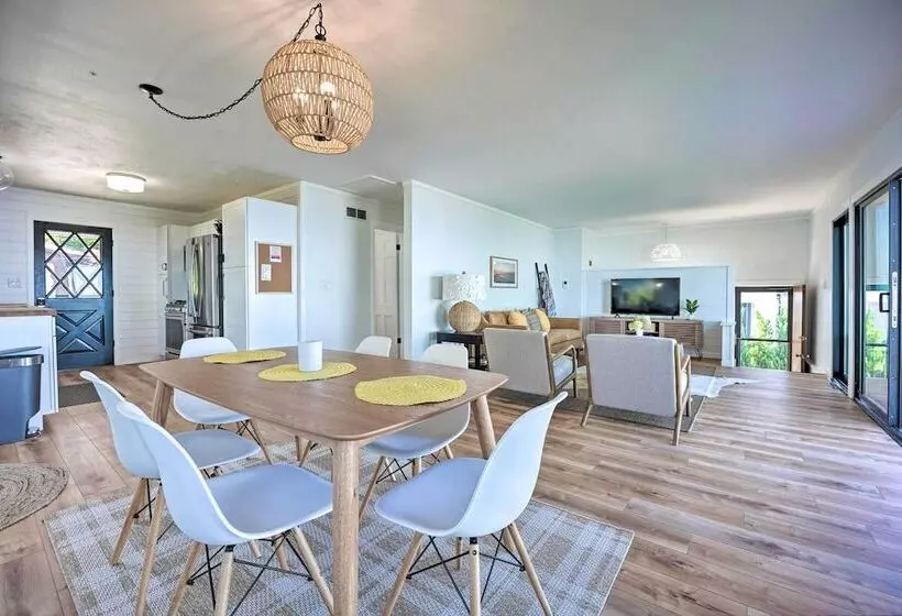 Modern Lake Michigan Home With 3 Lakefront Decks!