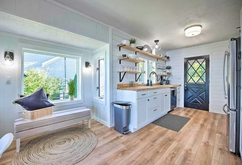 Modern Lake Michigan Home With 3 Lakefront Decks!