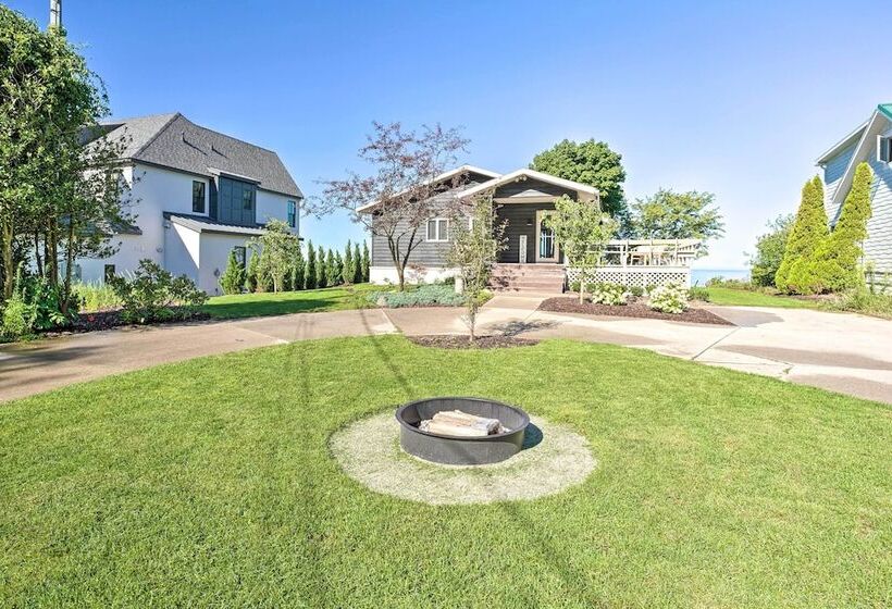 Modern Lake Michigan Home With 3 Lakefront Decks!