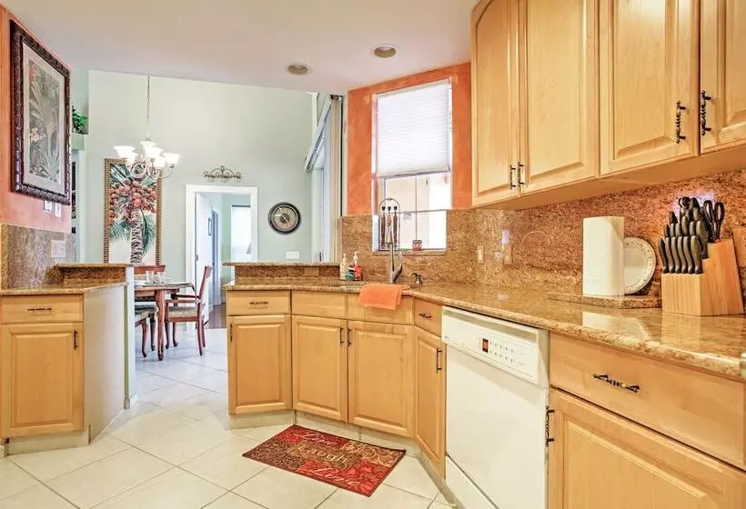 Naples Home W/ Pool, Extended Stays Welcome!