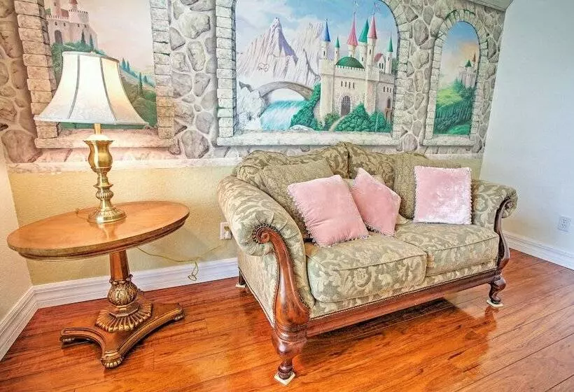 Naples Home W/ Pool, Extended Stays Welcome!