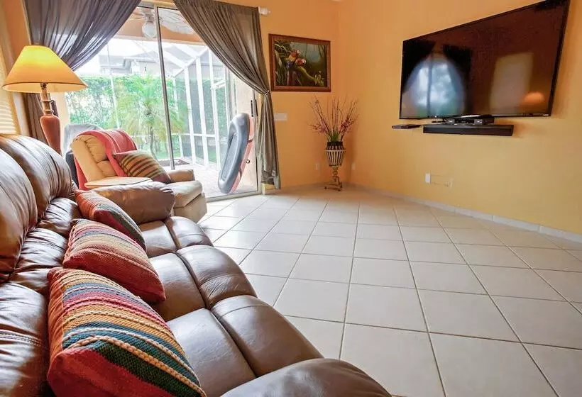 Naples Home W/ Pool, Extended Stays Welcome!