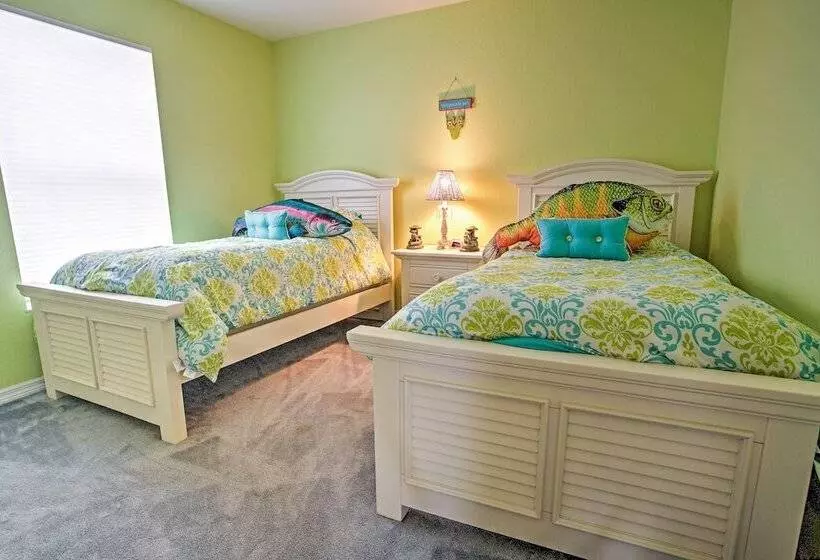 Naples Home W/ Pool, Extended Stays Welcome!