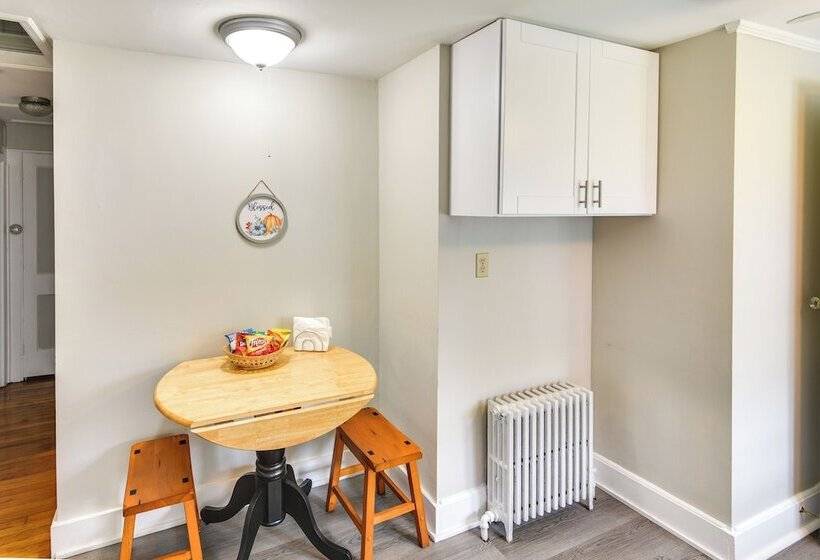 Newport House < 3 Mi To Beaches & Bowens Wharf!