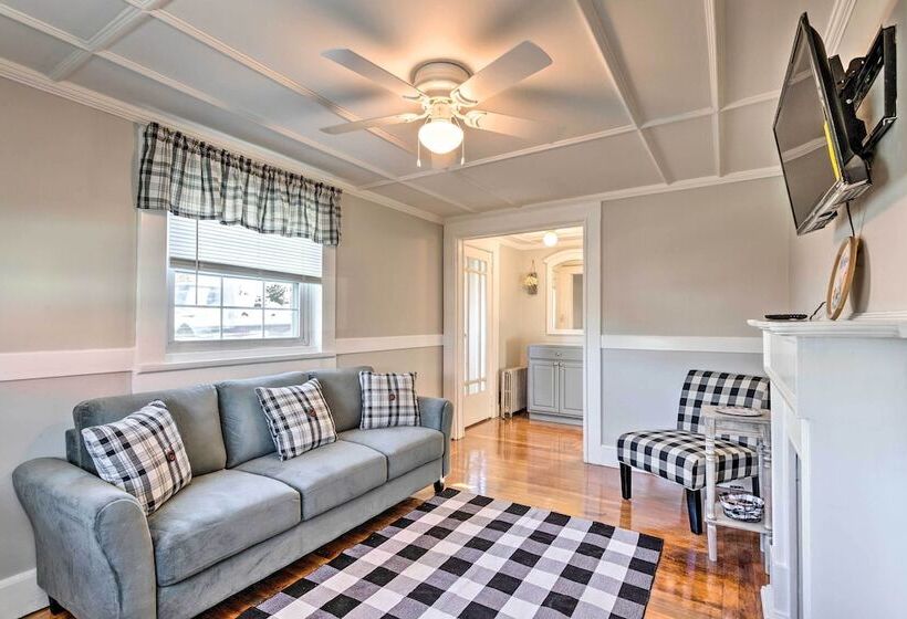 Newport House < 3 Mi To Beaches & Bowens Wharf!