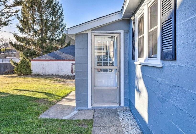 Newport House < 3 Mi To Beaches & Bowens Wharf!