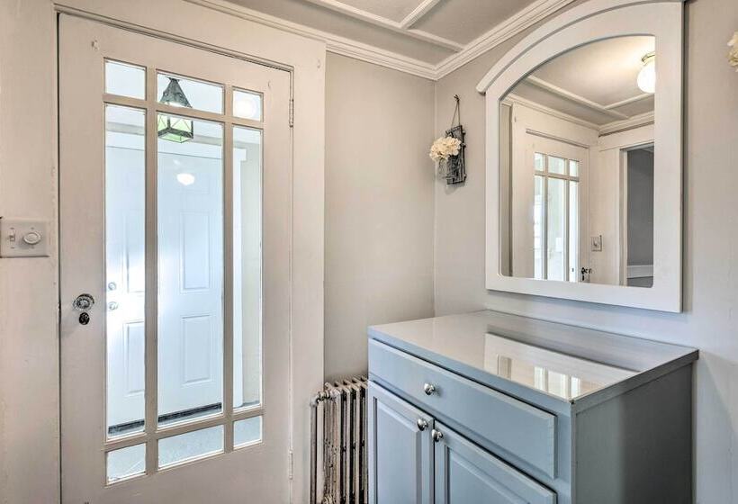 Newport House < 3 Mi To Beaches & Bowens Wharf!