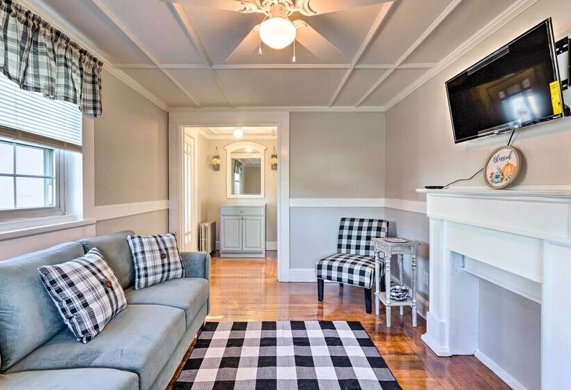 Newport House < 3 Mi To Beaches & Bowens Wharf!