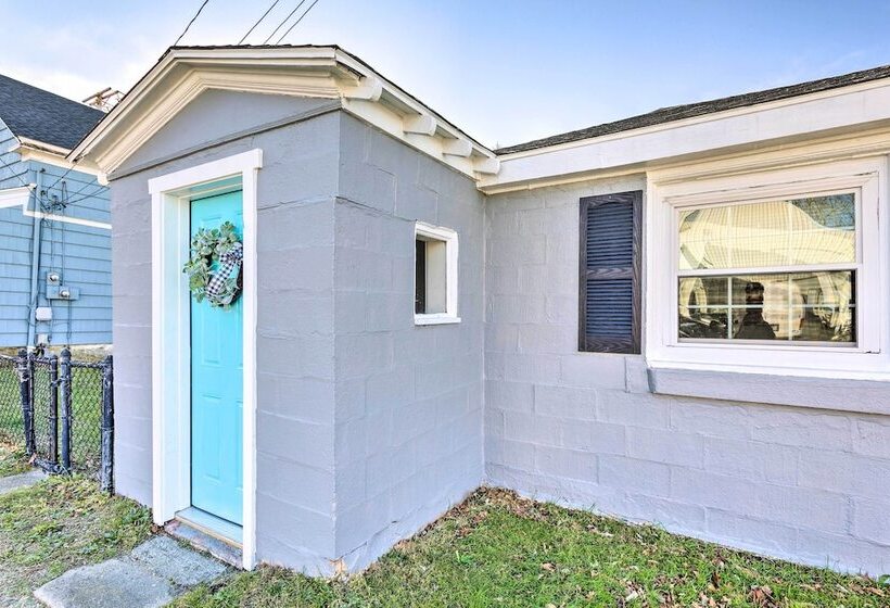 Newport House < 3 Mi To Beaches & Bowens Wharf!