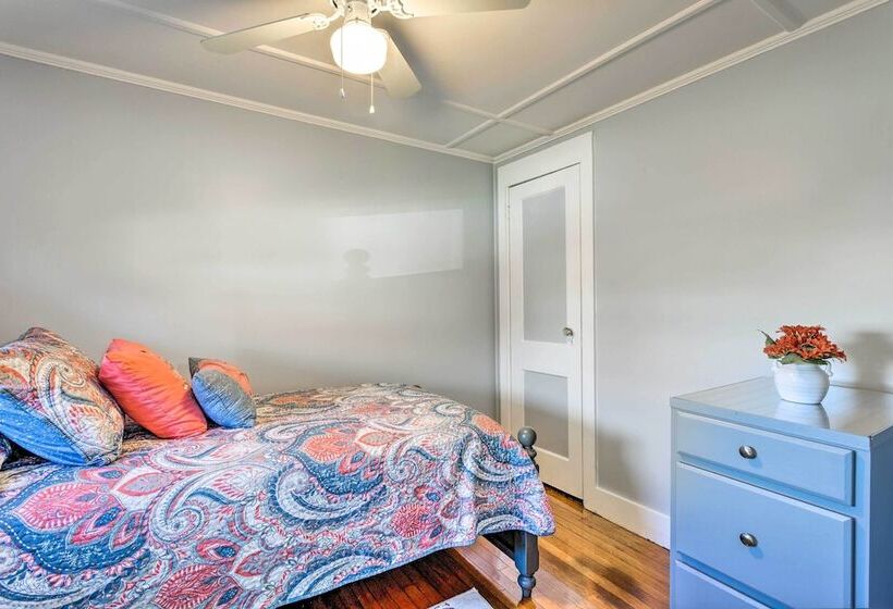 Newport House < 3 Mi To Beaches & Bowens Wharf!