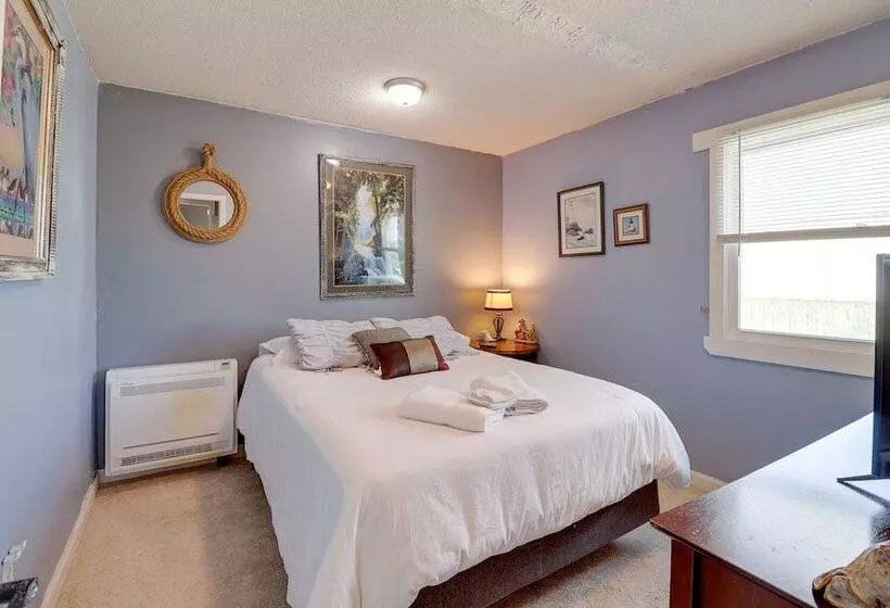 Oceanfront Milford Home W/ View & Boat Access