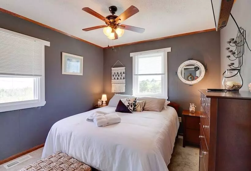 Oceanfront Milford Home W/ View & Boat Access