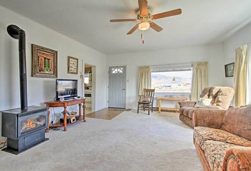 Peaceful Retreat On 1 Acre W/ Panoramic Mtn Views!