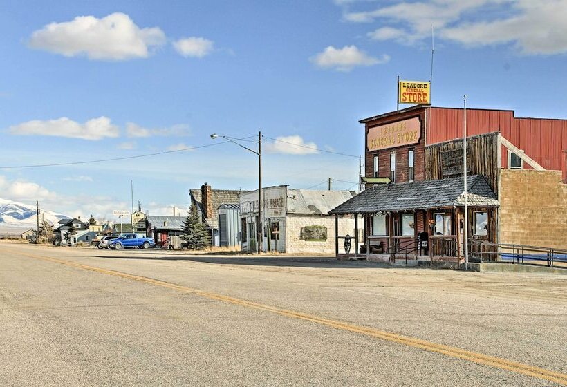 Peaceful Retreat On 1 Acre W/ Panoramic Mtn Views!