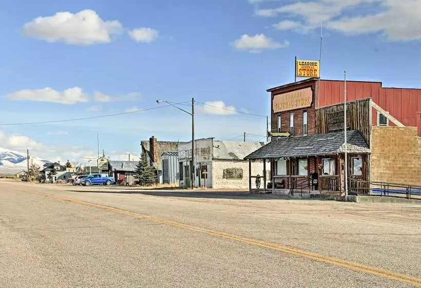 Peaceful Retreat On 1 Acre W/ Panoramic Mtn Views!