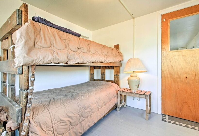 Peaceful Retreat On 1 Acre W/ Panoramic Mtn Views!