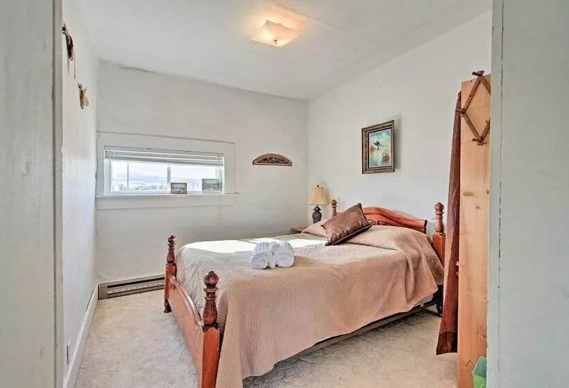 Peaceful Retreat On 1 Acre W/ Panoramic Mtn Views!