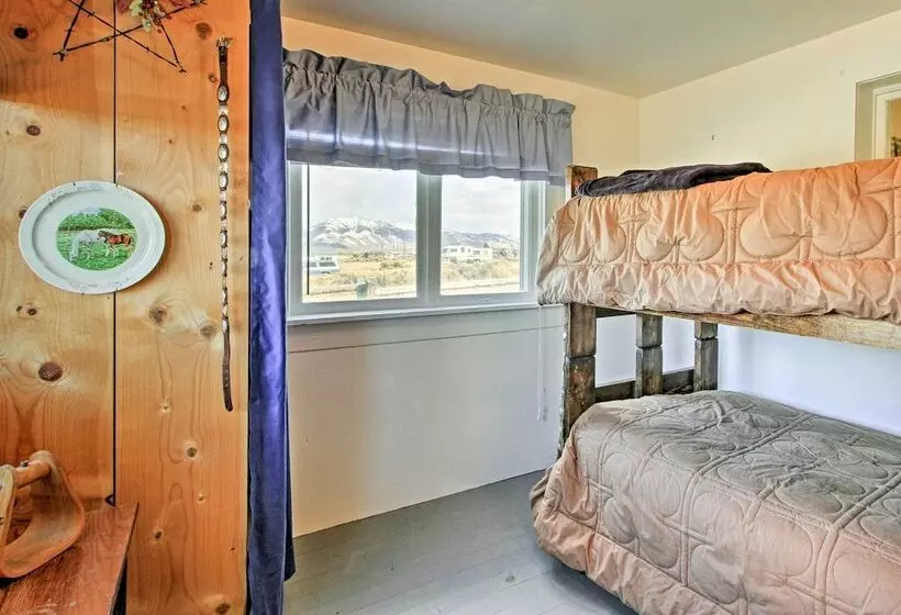 Peaceful Retreat On 1 Acre W/ Panoramic Mtn Views!