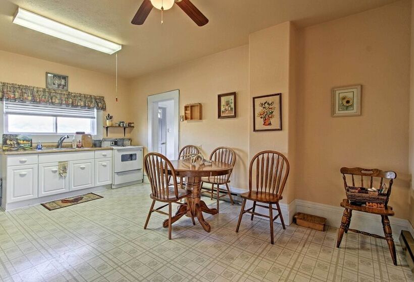 Peaceful Retreat On 1 Acre W/ Panoramic Mtn Views!