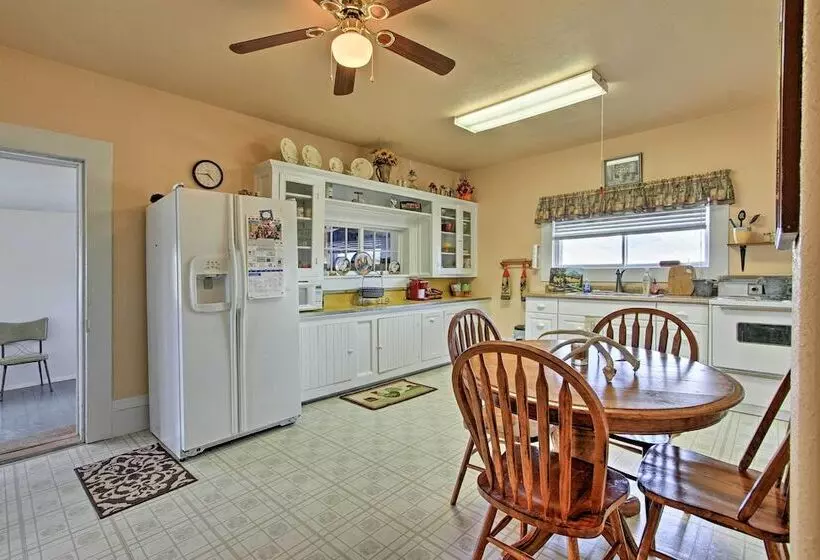 Peaceful Retreat On 1 Acre W/ Panoramic Mtn Views!