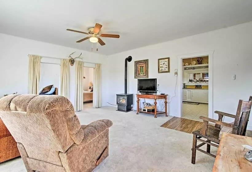 Peaceful Retreat On 1 Acre W/ Panoramic Mtn Views!