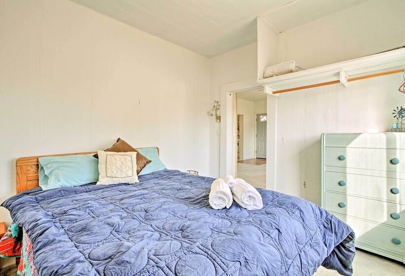 Peaceful Retreat On 1 Acre W/ Panoramic Mtn Views!