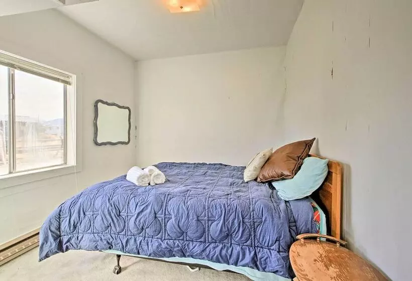 Peaceful Retreat On 1 Acre W/ Panoramic Mtn Views!