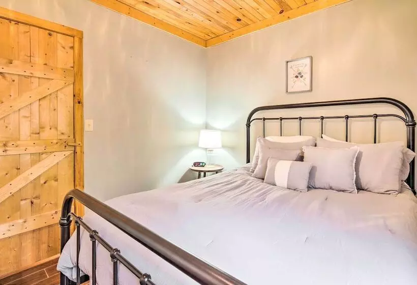 Penrose Home W/ Covered Deck + Fire Pit!